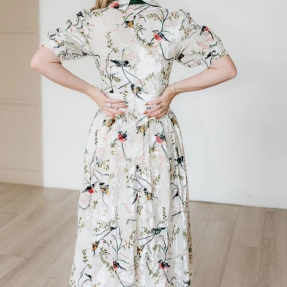 Women's Ivy City Co Cream Floral Embossed Velvet Dress Size XS NWT - Picture 2 of 3